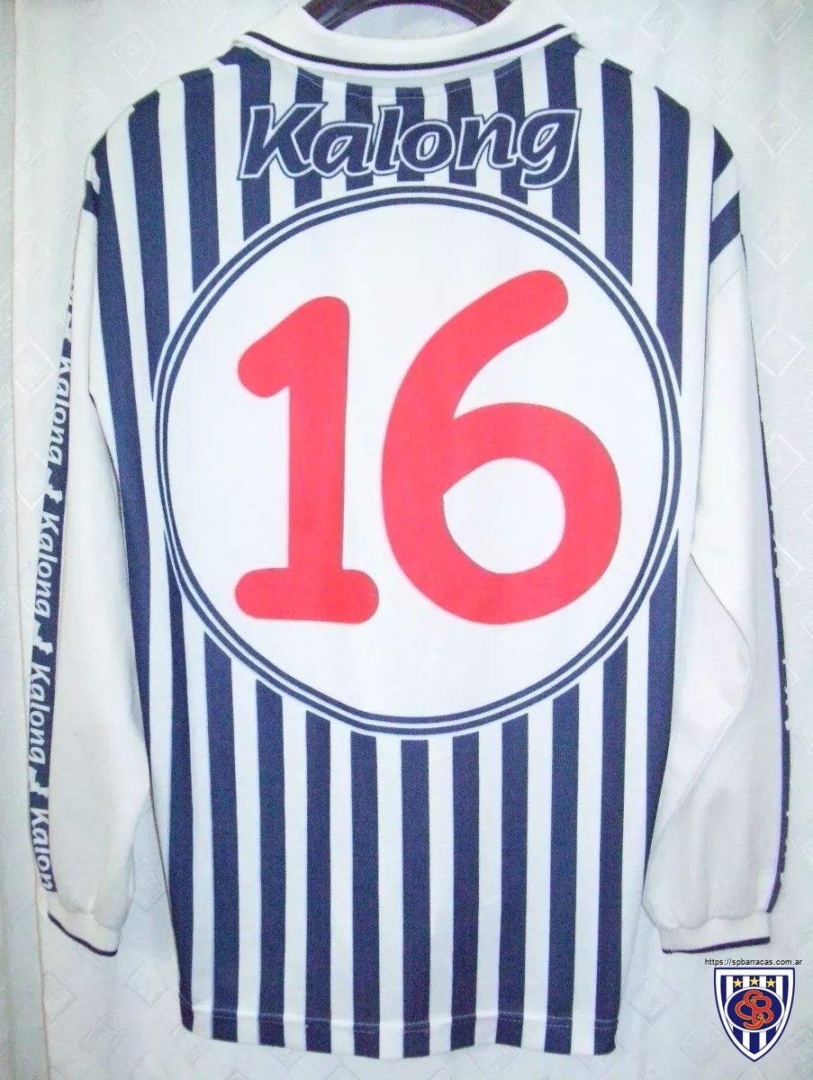 Camiseta diseñada por Kalong para el período 2001-2002